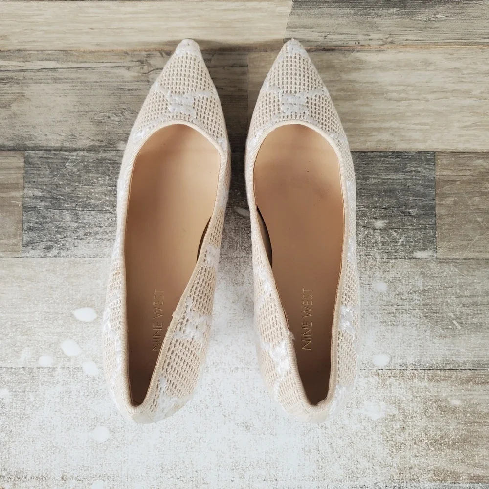 Nine West Alake Womens Pump Sz 8.5 Light Natural Slip On Pointed Toe Kitten Heel